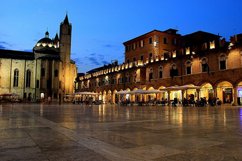 centro di ascoli piceno alla notte