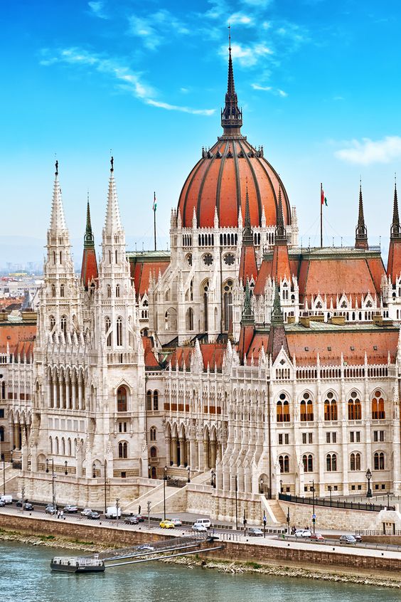 buadpest parlament close up